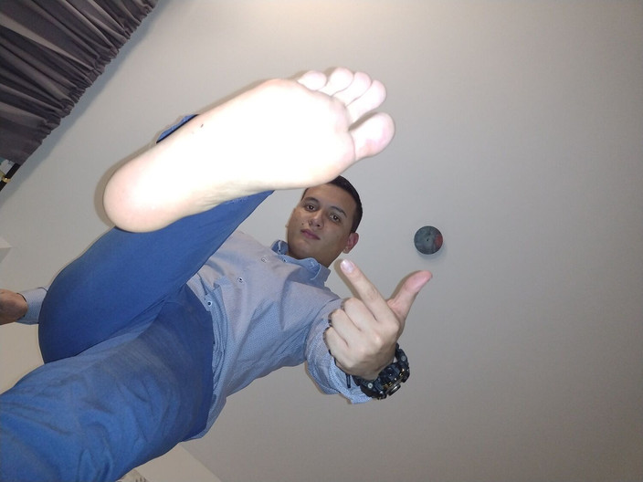 Tomas Styl: Latinoameričanka dělá footjob