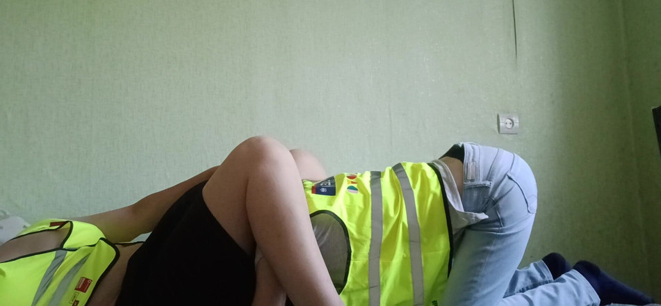Lesbian-illusion: Hete risicovolle seks tussen twee lesbische collega's op het werk