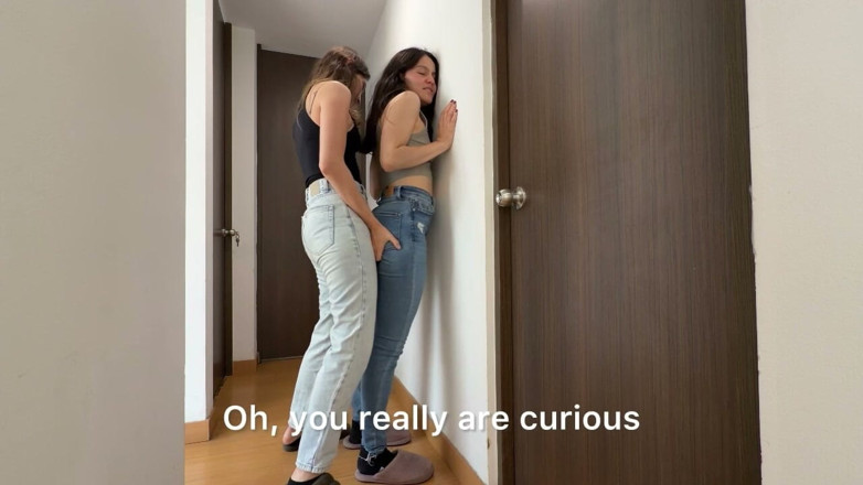 scarlettandc: Mijn buurvrouw stelt voor om met mij te neuken bij...