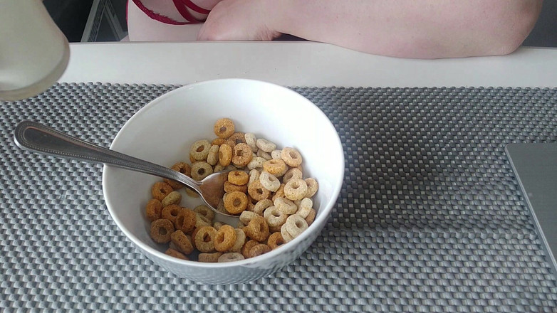 Julie_Bliss: Julie Bliss - Micul dejun al uriașei