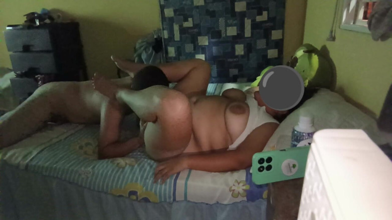 Stepmom_with_big_tits: Хорошая киска и сиськи, минет, какие богатые гигантские сиськи она должна быть хорошо отсосала.