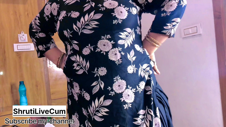 ShrutiLiveCum: 힌디어 오디오로 집 주인과 섹스한 후 슈루티는 매우 행복해졌습니다.