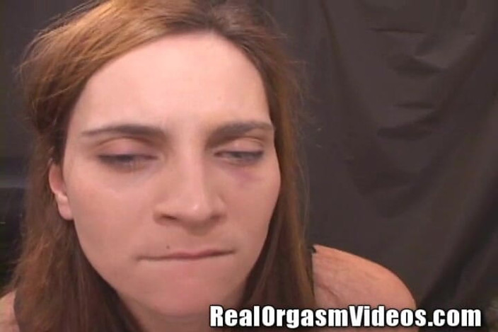 Sybian Orgasm Videos: Rossa moglie orgasmi su sybian mostro cavalca figa bagnata e...