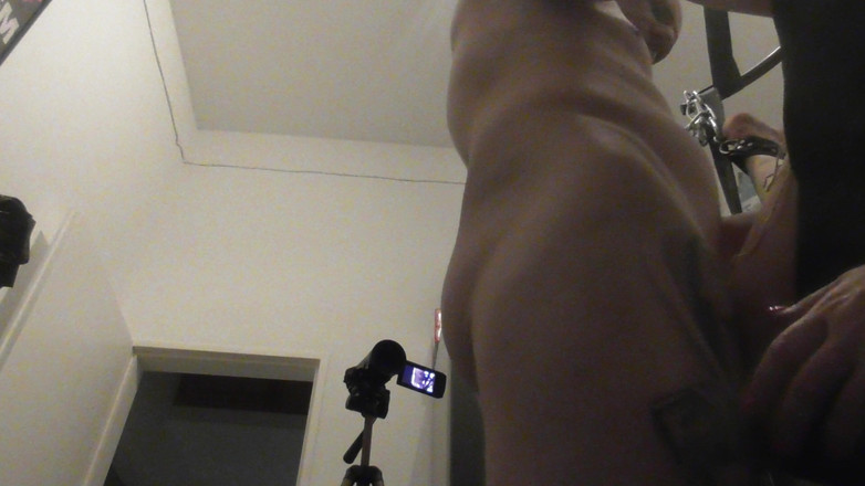 FuckSlave: 俄罗斯女人在秋千上被操屁股