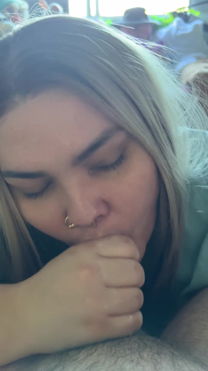 MyPrejacBoyfriend: Blondine zuigt een verrassende cumshot uit