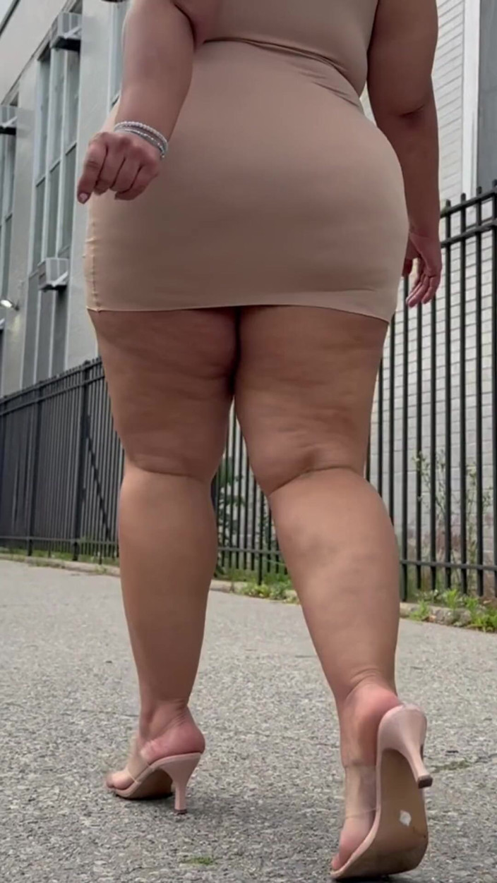 PutiLing: Boricua Mami - Tlusté nohy - Tlustý zadek - Mini sukně - Vysoké podpatky...