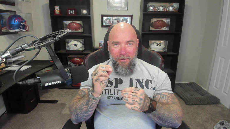 Raw and Uncensored with Masculine Jason: ¿Realmente conoces a alguien en las redes sociales?