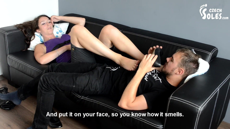Czech Soles - foot fetish content: ถูกควบคุมด้วยเท้าที่เหม็นของแฟนสาว