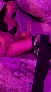 Orgasme perfecte de la zeițe super sexy cu vibrator