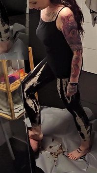 My Slave Gets Something to Eat Again - Not That He Still Falls off a Tail While Riding-p