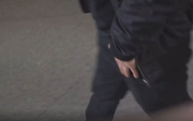 AntoGoesHunting: Heteroseksüel kel adam ona yardım ettikten sonra ikna oluyor