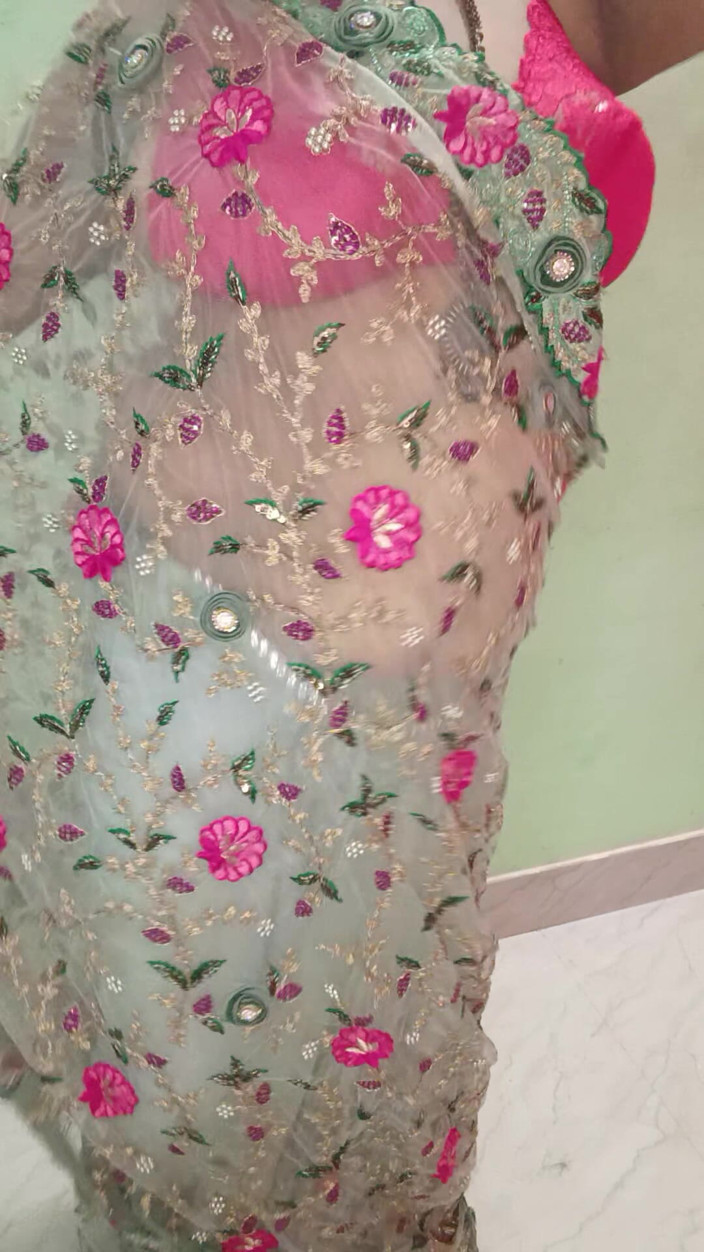 Kavita suman: Indische vrouw in bruiloft Saree dans naakt dans duidelijke stem...
