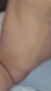임신 8개월의 유부녀, 보지에 사정하고 오쟁이 진 남편