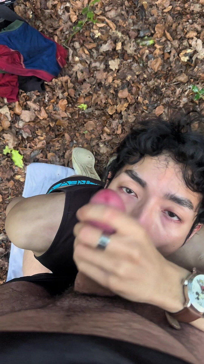 The tall Brit: 숲에서 따먹히는 트윈크 영국