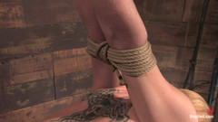 Hogtied by Kink: Miláček nám dává křičící šukající orgasmy znovu a znovu!