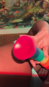 Solo big booty kundička dildo masturbace