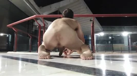 モールで全裸