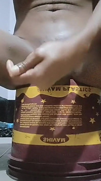 Nigdy wcześniej nie widzisz spermy jak ja. Ogromna masturbacja kutasa i sperma na całym ciele