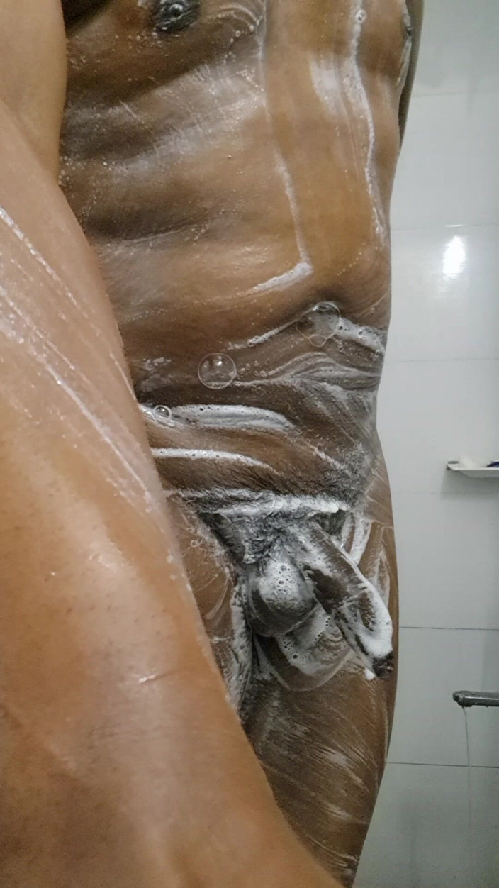 Indianexhib: 印度裸体洗澡和全身与生殖器剃毛