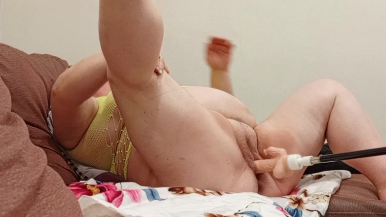 Zona901: Menantuku ngentot memekku pakai mesin seks