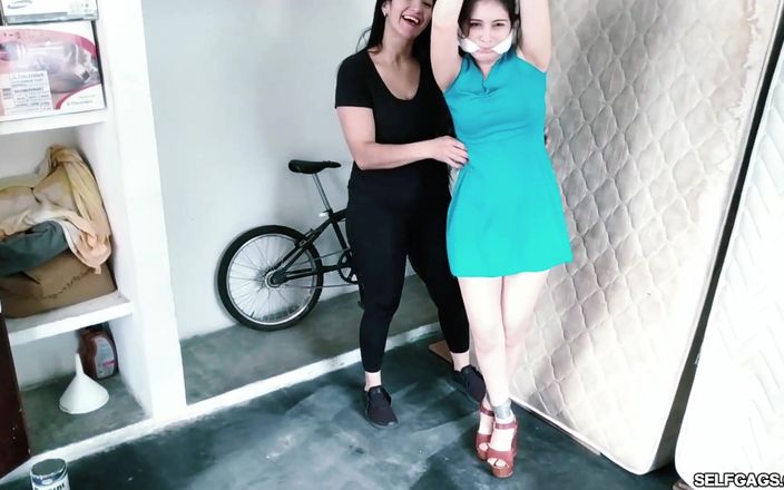 Selfgags Latina Bondage: Feestmeisje gespannen op zolder