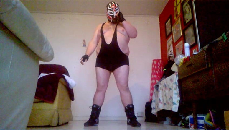 B A Bear: Il Wrestler Grasso Si Masturba E Mostra Il Buco