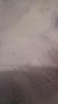 18 cm kalınlığındaki penisi göstermek