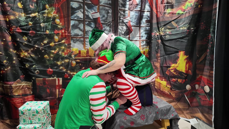 The Izars: セックスおもちゃ棚のいたずらなエルフ 3日目