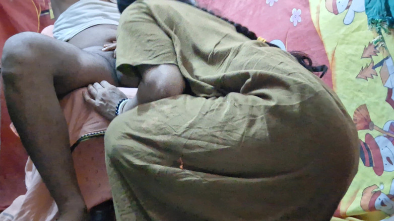 Aakritik346: Cuplu desi de la sat futând un videoclip de acasă