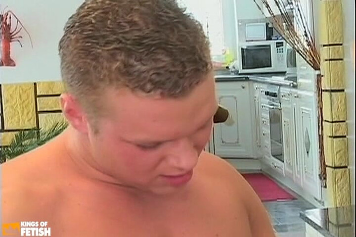 Kings Of Fetish: Calda ragazza bacia e sodomizza un ragazzo con un grosso...