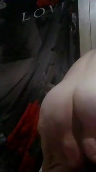 Yarağa binen bu edepsiz sürtük götünü büyük zenci yarağıyla yakaladı