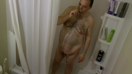 Caressonnous: Ayah tiri lagi asik mandi