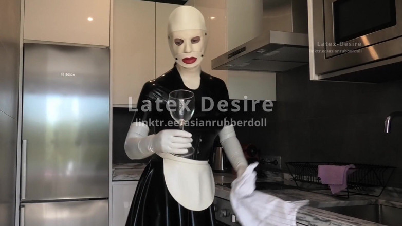 Rubberdoll ruby: Maison du désir en latex