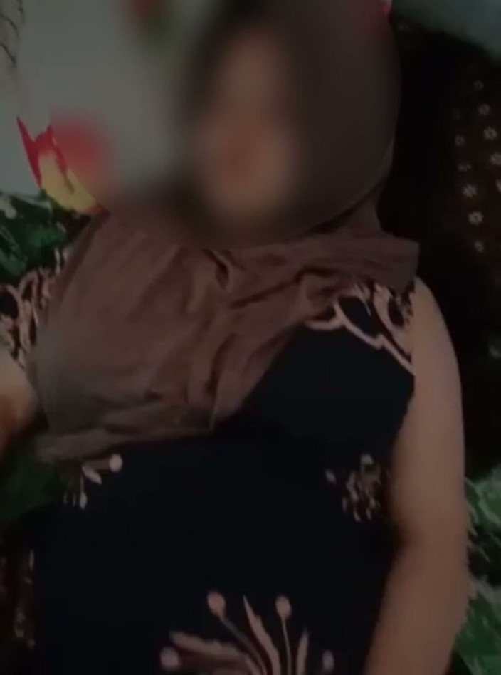 Famly sex: De zuchten van het Dorpsmeisje in hijab zijn heerlijk