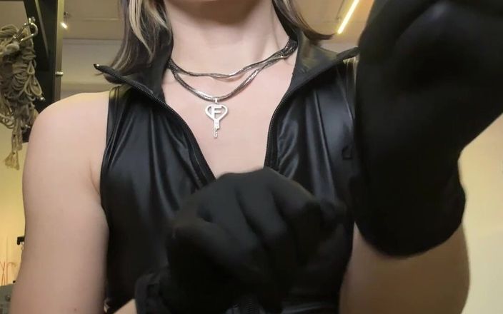 Miss Flora: Fetish sarung tangan perubatan nitrile