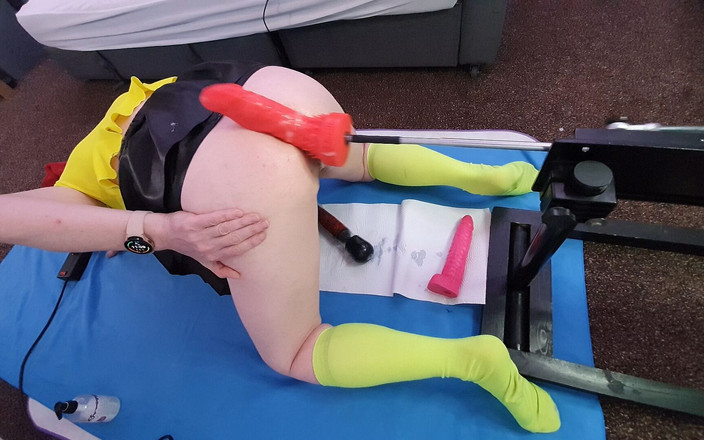 Spike Essex: Keseronokan pantat besar di mesin kongkek dengan awek Essex Lisa