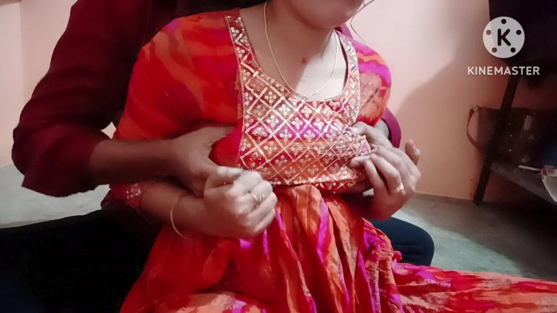 Madhu bhabhi: La prima volta che le tette della ragazza furono pressate...