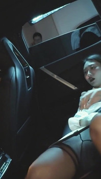 女高管林千夜在车内被撞见的秘密