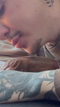 Blowjob penghisap zakar besar ditangkap penghisap sakit