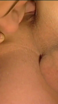 Ríos amarillos para rubia checa twink en el bosque