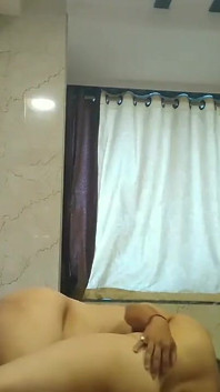 Mucama india seduce al dueño de casa mientras su esposa en el trabajo
