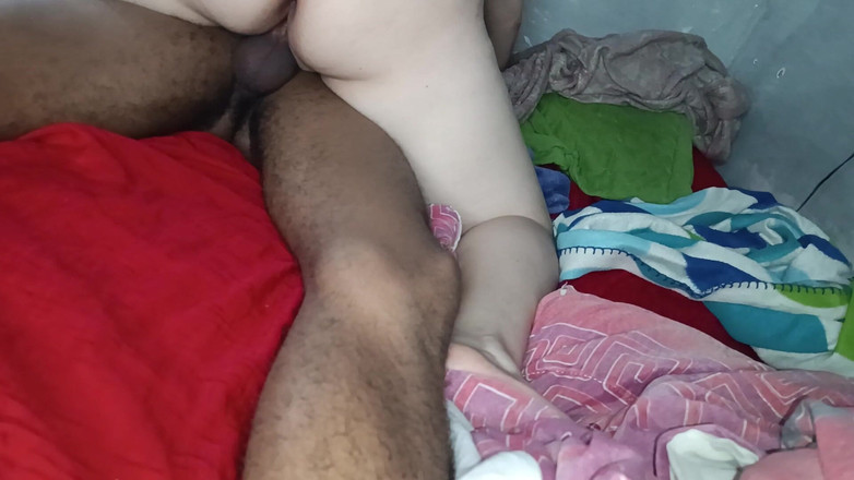 Cuckold Couple Swing: Вона любить скуштувати чорний півень іншого чоловіка