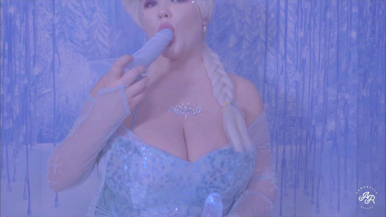 Annabelle Rogers: Elsa met grote tieten