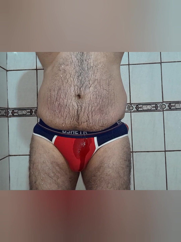 Davidandrexxx: Masturbacja z czerwonym jockiem pod prysznicem