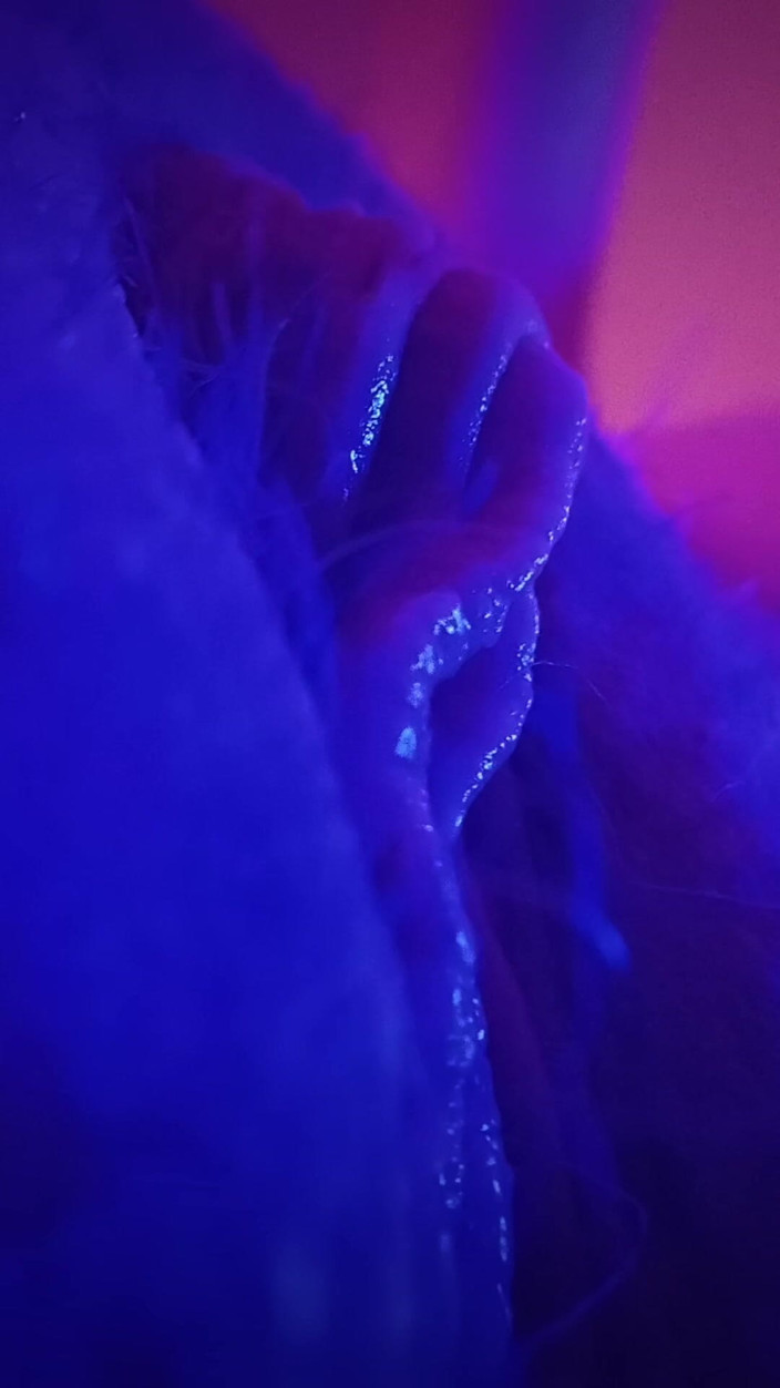 Big Clit Muse: 看我在你眼前性感地抚摸我的大腿