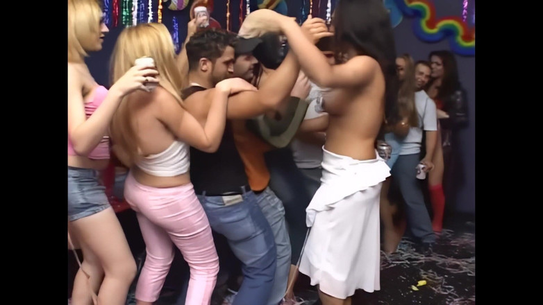 TGirls Fantasies: Sürtük transseksüel emmeyi ve sert sikişmeyi seviyor