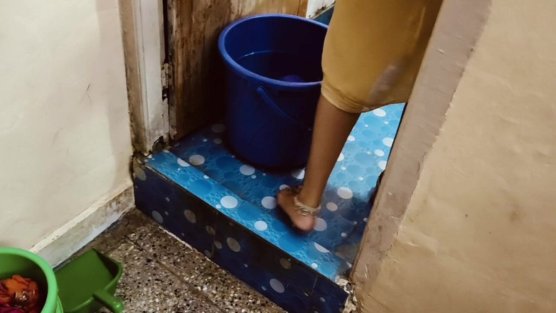 Madhu bhabhi: Vidéo de bain d’une femme mariée à poil dans un village...