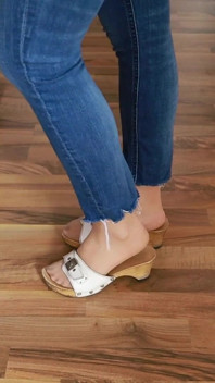 Sandalias de madera en madera - clic intenso, Asmr hermanastra en jeans