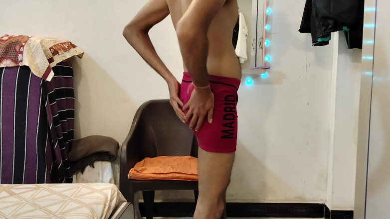 UltraHotBoy69: Růžové spodní prádlo a masturbace