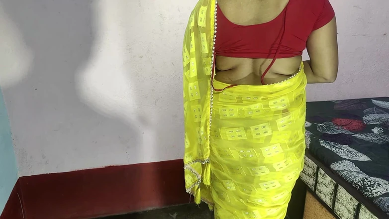 Soniya1997: Munna Fucks Stepmother Ass in Saree Before Going to Party...